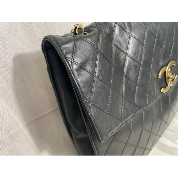 Authentic Chanel  black leather shoulder bag - Picture 3 of 15